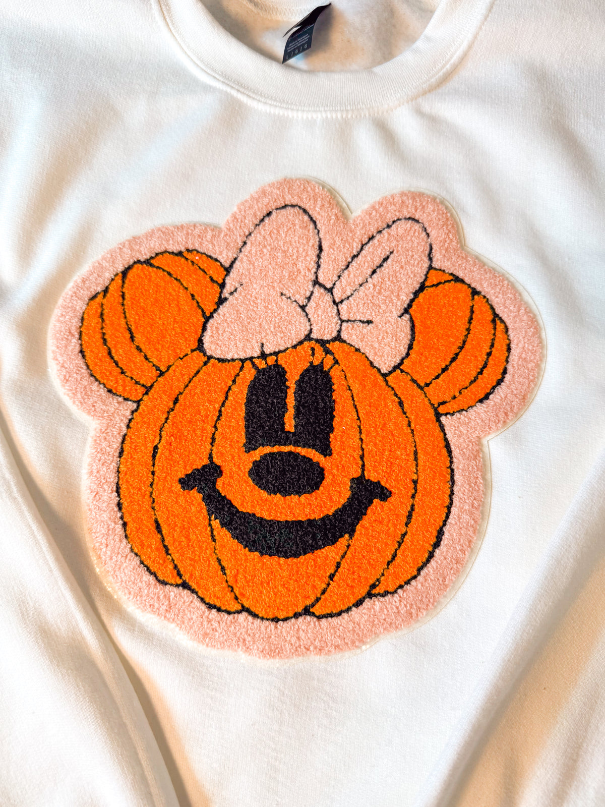 Minnie Pumpkin Chenille Patch Sweatshirt | Halloween Crewneck